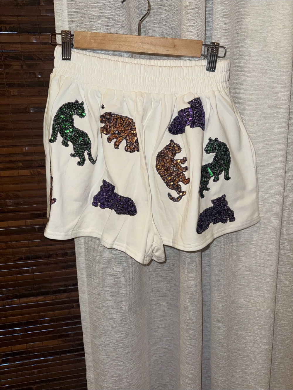 Embroidered Animal Appliqué White Women's Shorts